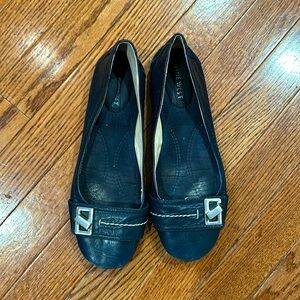 Ladies flats